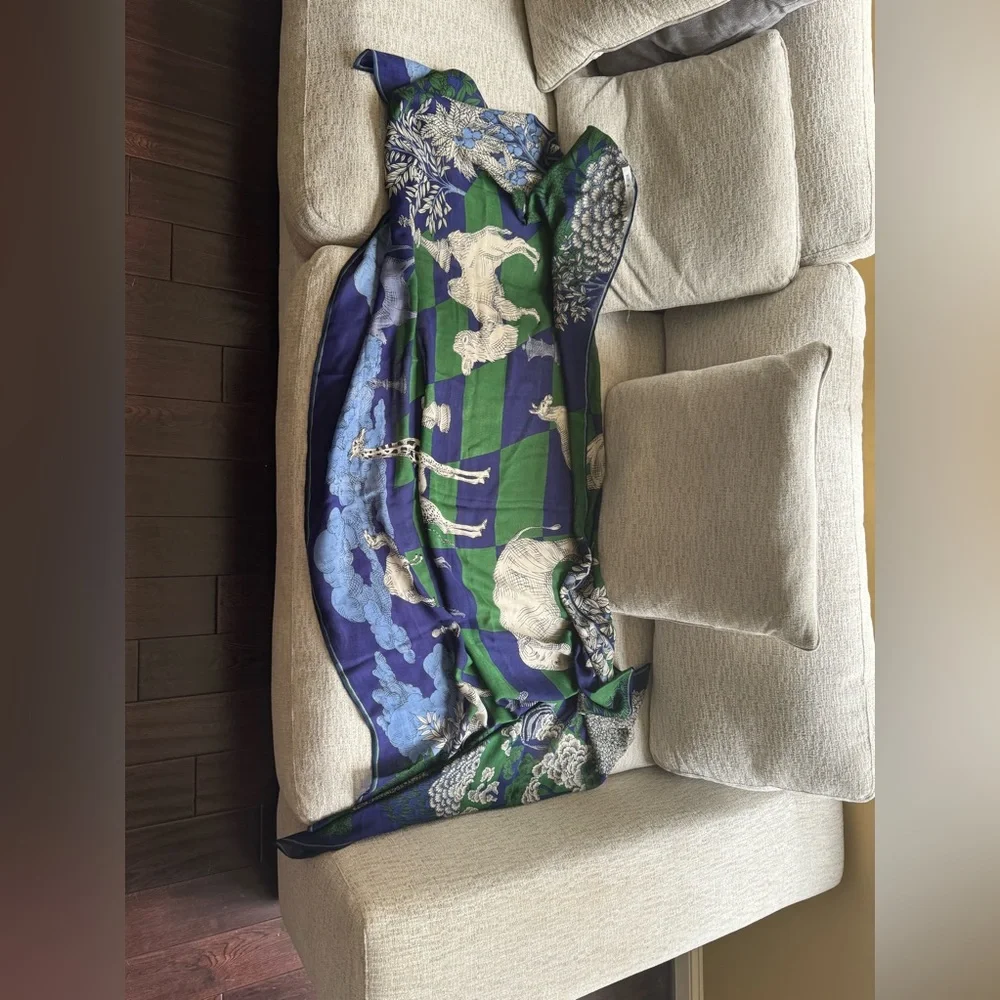 INOUI EDITIONS SCARVES
Green Blue - Picture 5 of 6